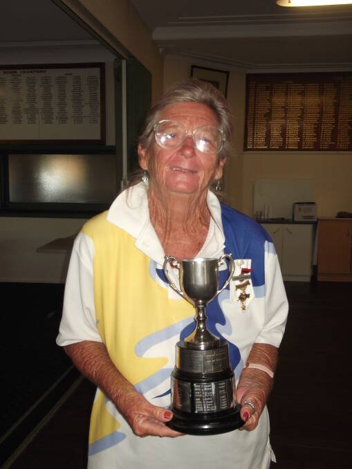 Well Done: CWD Singles Colleen Crump (Canowindra) and winner Pat Cooney (Parkes).