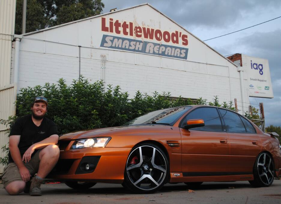 Zack's VZ features a 6.0 litre LS2 V8 matched to an automatic transmission. It stands out in its golden-bronze colour called Fusion and has been updated with 20 inch rims from the later E series.