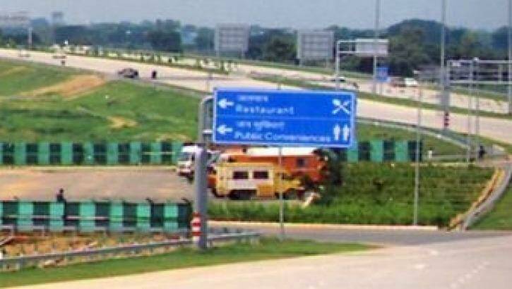 Five members of an Australian family have been killed after their SUV crashed on Yamuna Expressway in Uttar Pradesh. Photo: http://yamunaexpresswayauthority