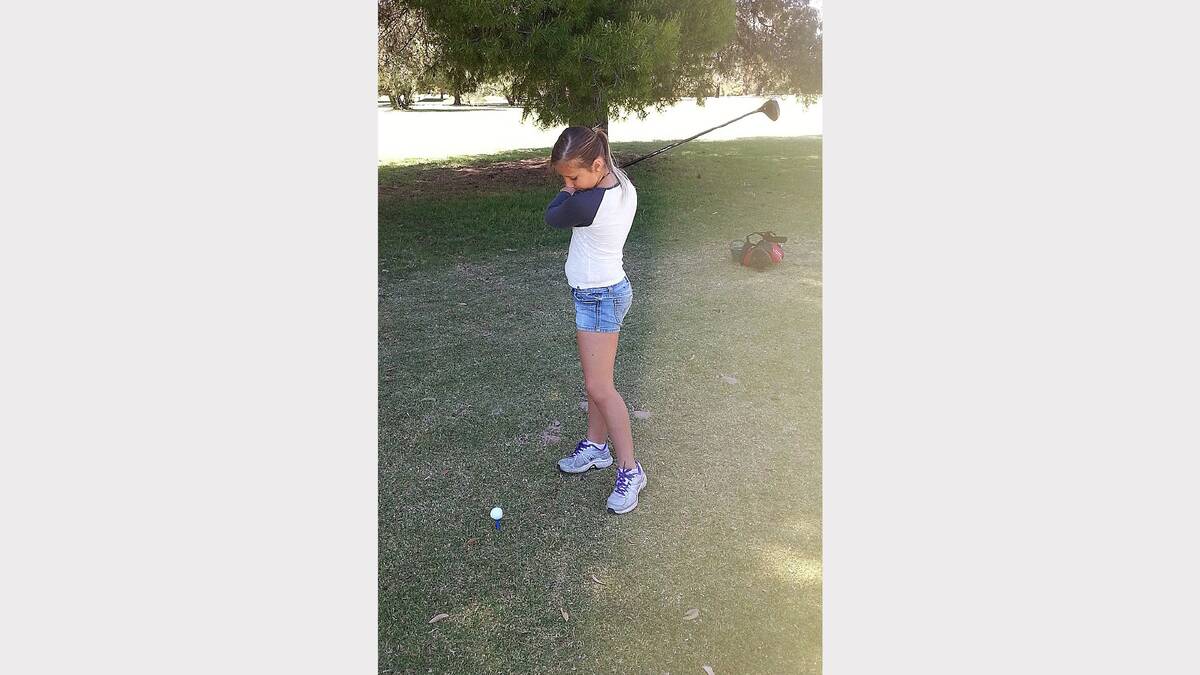 Rebekka Choyce practiced teeing off at Parkes Golf CLub’s junior golf. sub