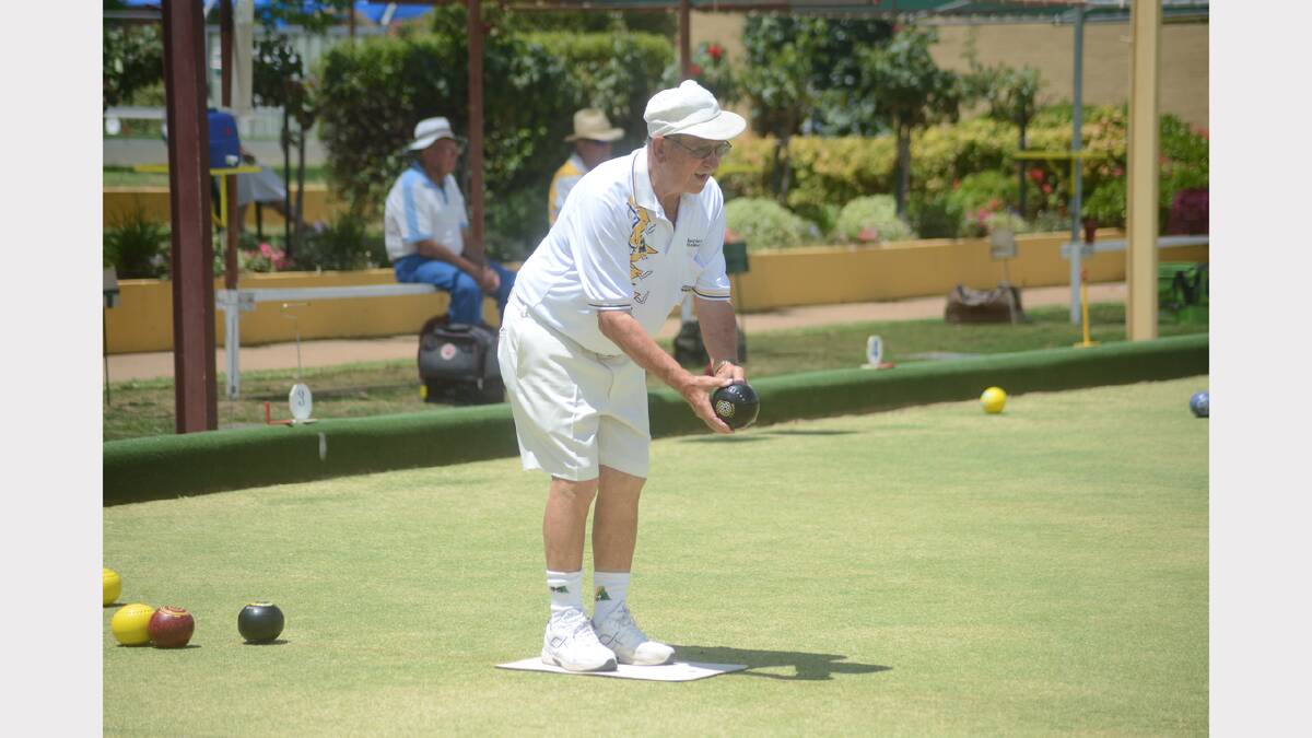 Gordon Dixon enjoyed a roll at Parkes Bowling & Sports Club last weekend.
Photo: Renee Powell 1114tbowls_3338