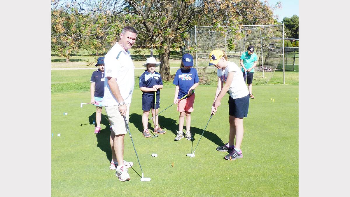 Parkes member Col Barker puts some juniors through a putting drill. sub
