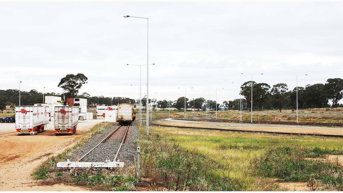 The latest brief on the Inland Rail has been described as “very positive” by mayor Ken Keith.   