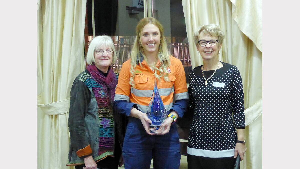 Miriam Luyt, Brooke Lees and VP Lynn Rogers with the volunteering  trophy won by Northparkes Mines.