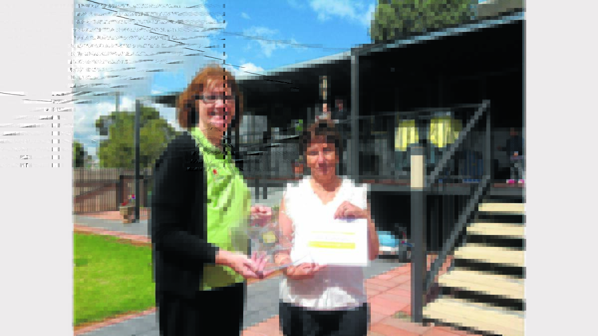 Central West Family Day Care Service Coordinator, Ann-Marie Winter (left), presented Judy Nicholson with a keepsake and certificate commemorating her achievement. 