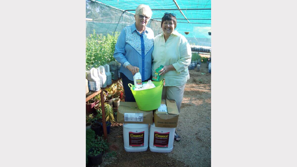 Ellie Hetherington and Vice-President of Parkes Can Assist, Karen Swindle with some of the Seasol products provided.
