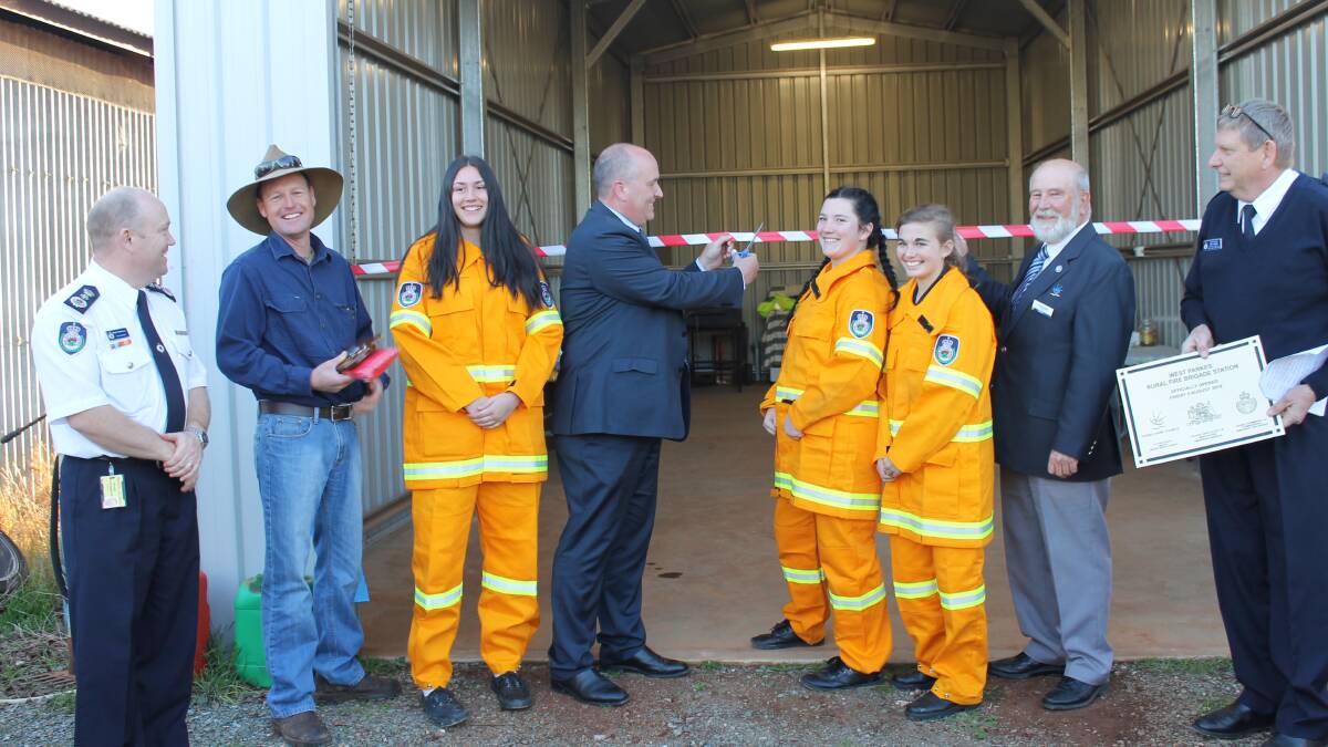 Minister for Emergency Services David Elliott cut the ribbon in the presence of (from left) RFS Commissioner Shane Fitzsimmons, captain Glen Woods, Parkes High School fire cadets, mayor Ken Keith and Superintendent Ken Neville.