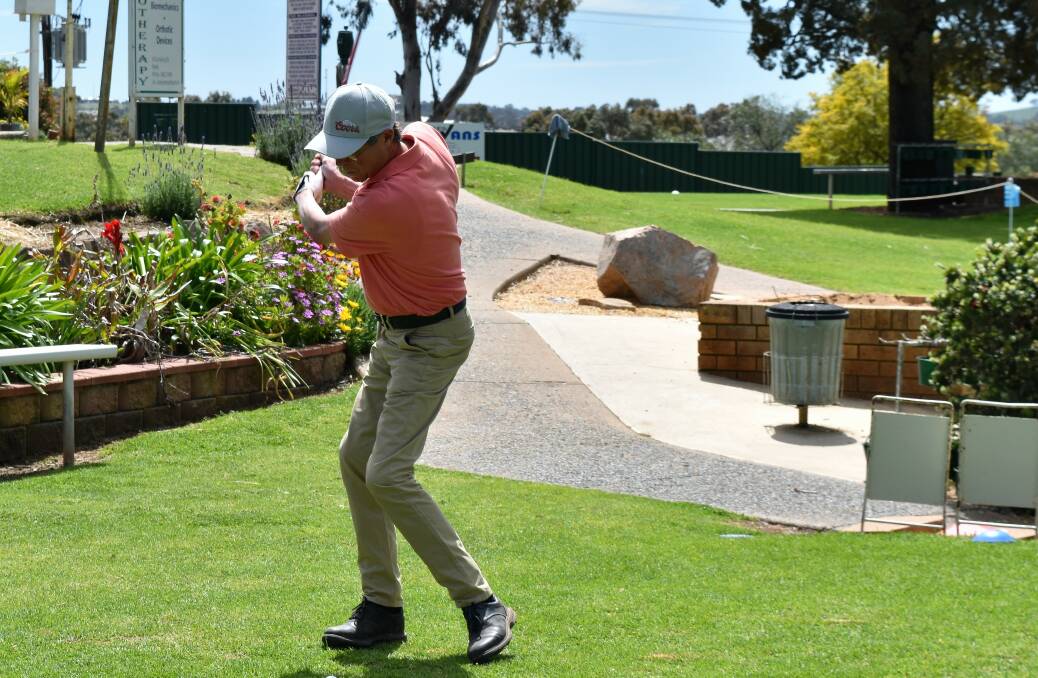 Parkes Services Club: Tony Evans teeing off on the first hole. 