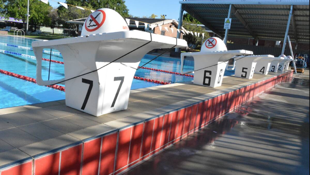 Parkes Sharks Swimming Club: Welcomes interested swimmers of all ages to join our club.