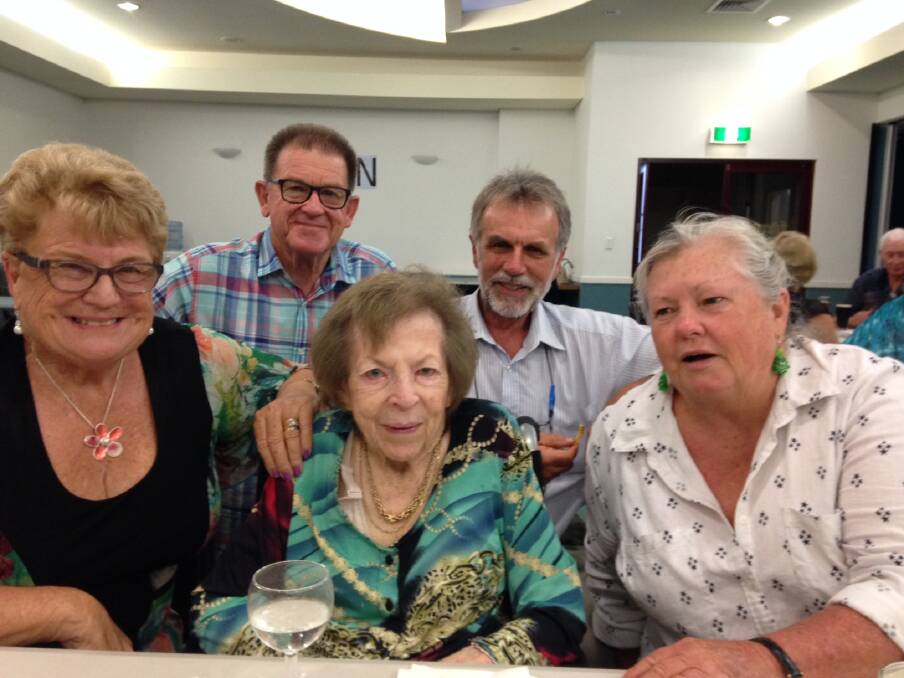 Parkes Bridge: Bev Laing, Greig Ball, Audrey Somers, Peter and Julie Dearden enjoy a pre dinner drink.