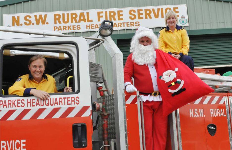 Once again Santa will be visiting the streets around town in fire trucks with lolly bags for the 2018 Santa Run.