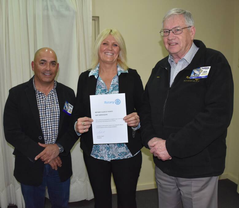 LIVED EXPERIENCE: Robyn Lewis was a guest speaker of Parkes Rotary Club last month. She is pictured with Rotarians Wally Biles (left) and Ken Engsmyr. Photo: Barbara Watt. 