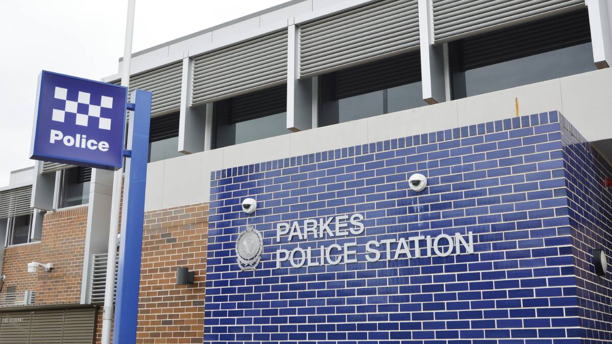 Parkes man, 20, charged after allededly threatening off duty police officer
