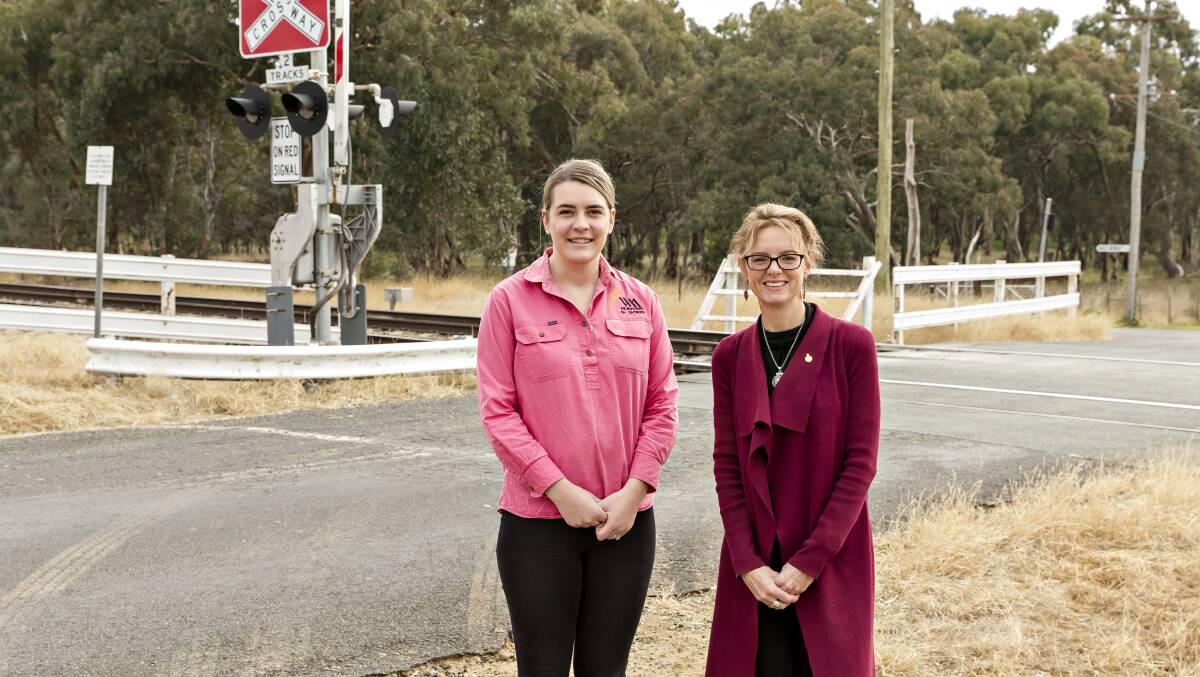 Maddie Bott and Member for Cootamundra Steph Cooke are urging everyone to sign the petition.