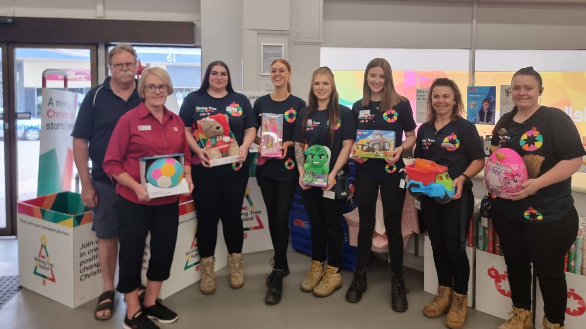 Volunteer Glenn Constable, the Salvos' Wendy Broome with KHub store manager Jessica Storm, assistant store manager Taylah MacKinnon, Annabelle Cole-Macindoe, Aleesha Saville, Tracey Little and Katie O'Malley. Picture supplied