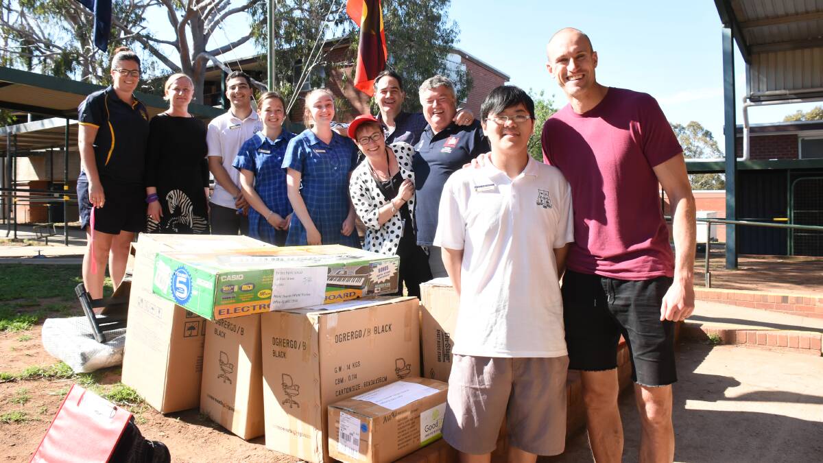 Forbes High School's Pamela McConnell (Teacher), Ms Safija Bristina (Principal), John Azzi (2019 School Captain), Jessie Rix (2019 School Captain), Jade Carpenter (2019 Vice-Captain) and David Chu (2019 Vice-Captain) with Fitzy and Wippa, Rural Aid CEO Charles Alder and Forbes' Kim Lowe.