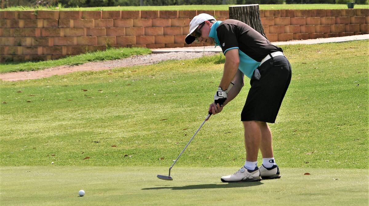 BEAUTIFUL DAY ON COURSE: Wayne Powter, who got 73 in the ball winners on the weekend, putts. Photo: Jenny Kingham.