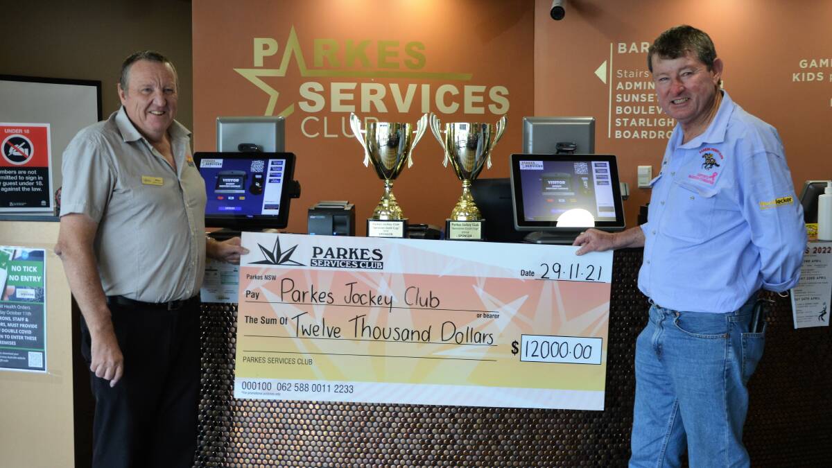 ALL SMILES: Do you reckon Mike Phillips and Mark Ross were happy about continuing the partnership between the Parkes Services Club and Parkes Jockey Club? Well done to all involved. Photo: KRISTY WILLIAMS.