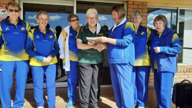 GREAT EFFORT: Maureen Miller presents a cheque for $1065 to Sylvia Glendenning. Photo: SUPPLIED.