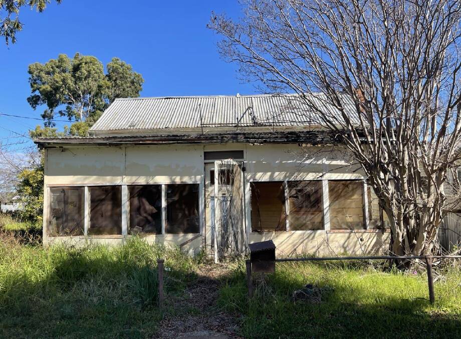 RAISE THE ROOF: This house at 20 Caswell St, Peak Hill sold for 76 per cent over its reserve price via an online auction. Photo: RAY WHITE PARKES, FORBES, CONDOBOLIN.