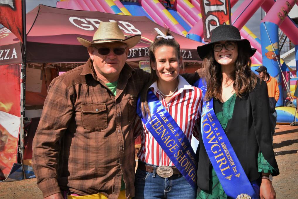 Proud Patrons: Showmans Guild member Martin Byrne with 2018 Peak Hill Teenage Showgirl Becky Wright and 2018 Peak Hill Showgirl Erin OLeary. Photo: Jenny Kingham.