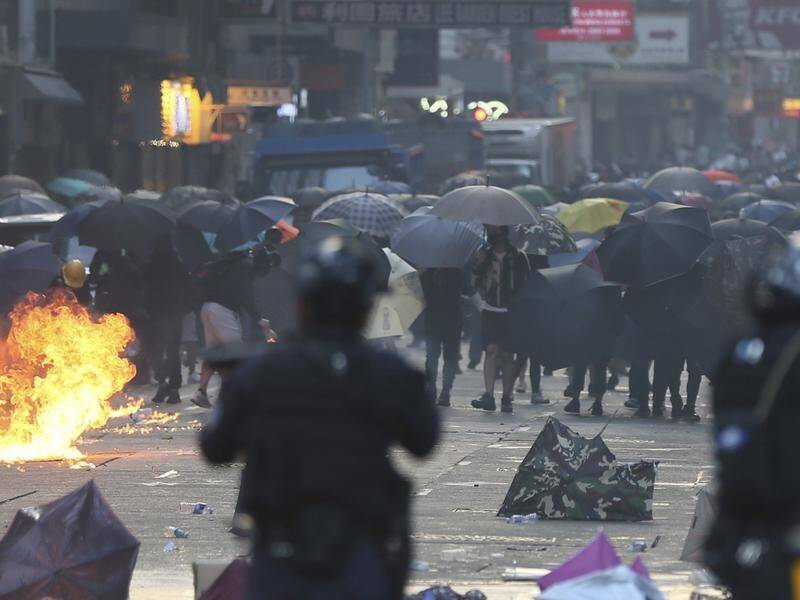 A clash between anti-government protesters and riot police continues at a Hong Kong university.