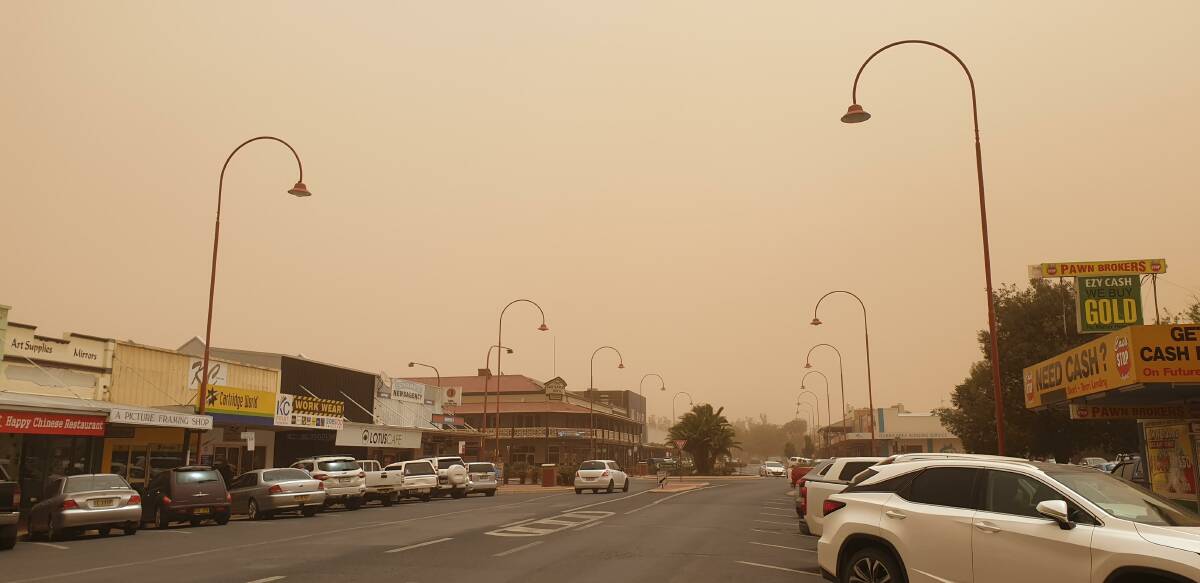 POOR VISION: Dust storms and bushfire smoke blanketed Dubbo for much of the summer with air quality often rated as 'very poor' or 'hazardous' by the NSW Govenment. Photo: ORLANDER RUMING