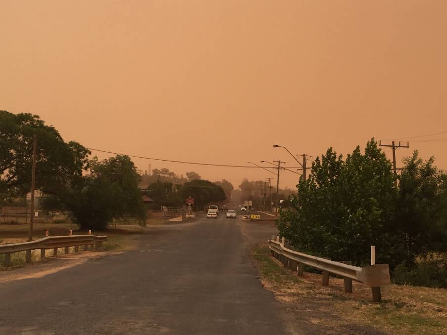 ORANGE GLOW: This was the sight of East Street, Parkes just before 3pm on Tuesday when a thick blanket of dust enveloped the town. Photo: Christine Little