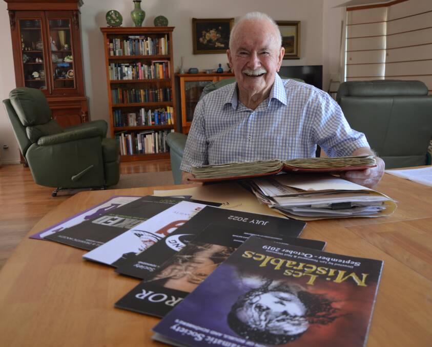 Author Warwick Tom recorded the history of the Parkes M&D Society over many years from meeting minutes and old programs, and his 'epic and interesting journey' has come to an end after 52 chapters to 2021. Photo by Christine Little