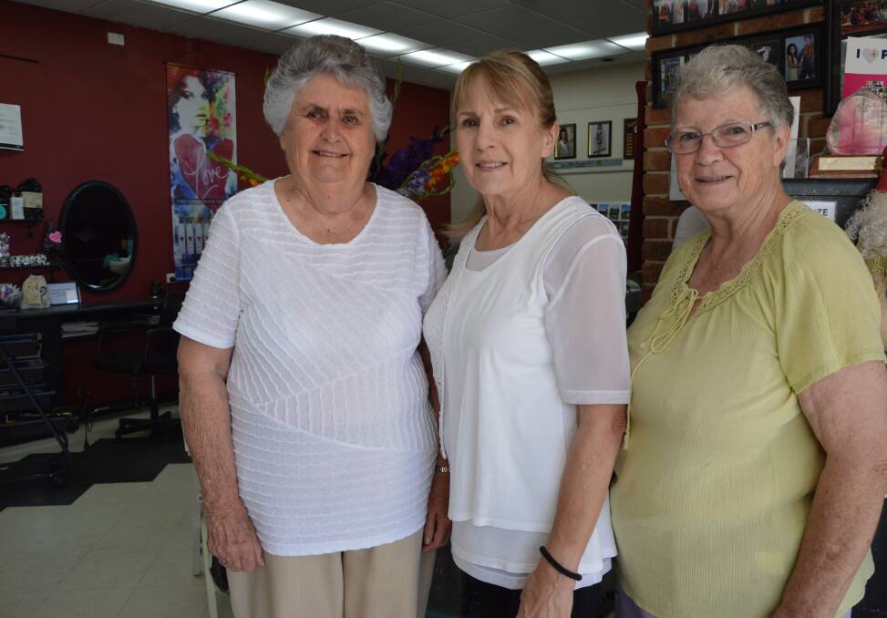 Adele Hawke (centre) handed $1000 to Parkes Can Assist’s vice president Zelma Fisher and Can Assist secretary Pat Bailey from the Toby Hawke Memorial Shoot.