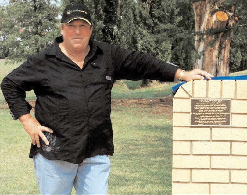 Kenny McGrath volunteering at the Elvis Wall of Fame event during the 2007 Parkes Elvis Festival. This photo was published in the Parkes Champion Post on January 17, 2007.