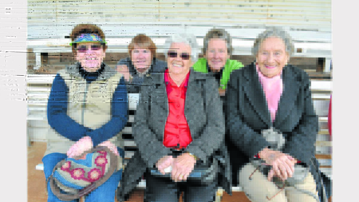 Parkes and Peak Hill ladies caught up for a chat in the grandstand. From left – Judy Davis, Anne O’Leary, Shirley Job, Ann McIntyre, and Doreen Job. 